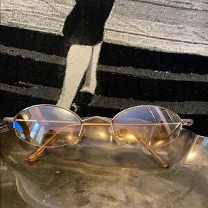 Chic Silver Oval Sunglasses with Yellow and Pink Polarization